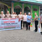 Menyambut HUT Bhayangkara Ke-78, Polsek Tualang Gotong Royong di Tempat Rumah Ibadah