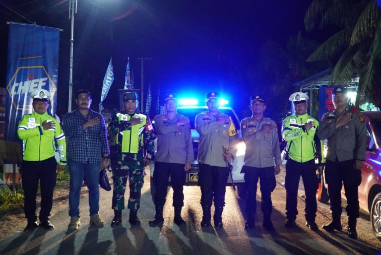 Kapolres Rokan Hulu AKBP Budi Setiyono SIK MH Pimpin Patroli “ BLUE LIGHT” Skala besar