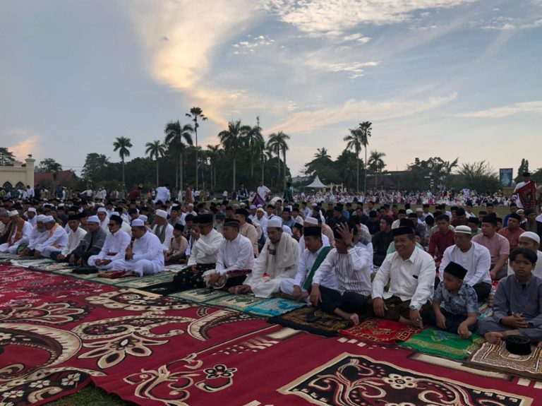 Dandim 0322/Siak Hadiri dan Laksanakan Sholat Idul Adha 1445 H di Siak