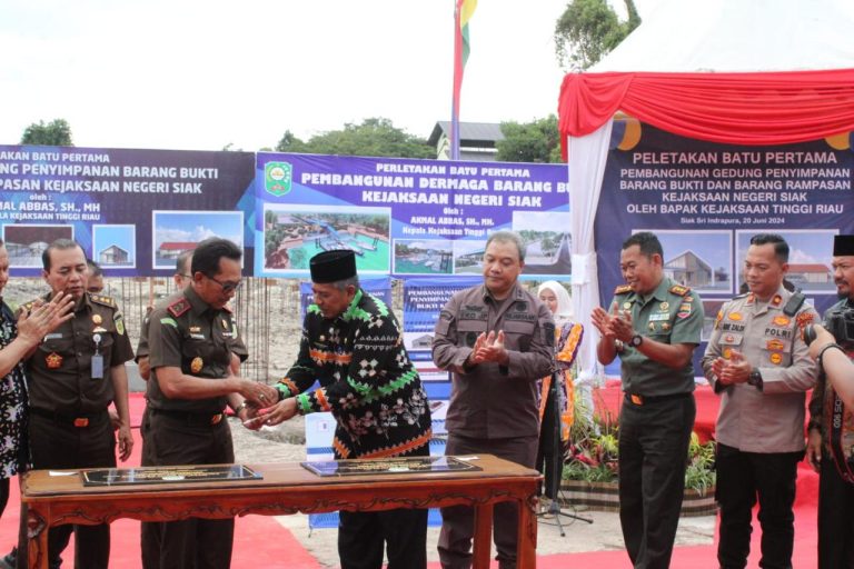 Dandim 0322/Siak hadiri Peletakan Batu Pertama Gedung Penyimpanan dan Dermaga Kejaksaan Negeri Siak