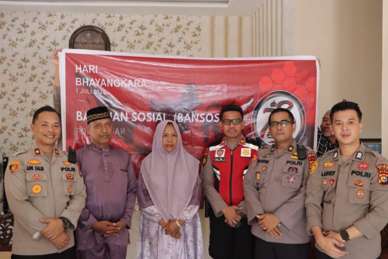 Bentuk Penghormatan Kepada Purnawirawan dan Warakauri, Polres Siak Lakukan Anjangsana Sempena Menyambut Hari Bhayangkara Ke 78