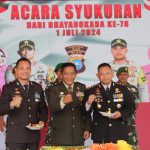 HUT Bhayangkara ke-78 di Siak, Kasdim 0322/Siak Hadiri Upacara dan Berikan Kejutan Kue untuk Kapolres Siak