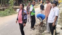 Antusias Warga Bergotong Royong Perbaiki Jalan Penghubung Antara STM Hilir – STM Hulu