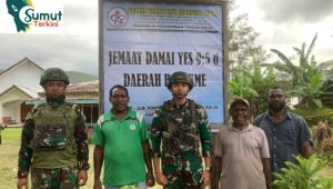 Binter Secercah Cahaya di Ujung Timur, Satgas Yonif 521/DY Menyambut Semangat Natal di Gereja Kemah Injil Indonesia (GKII) di Distrik Bolakme
