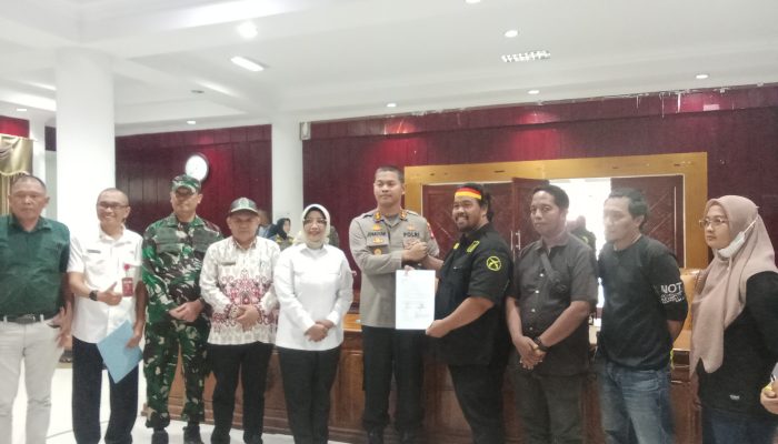 DIDAMPINGI DPD LPM MEMPAWAH, SENGKETA LAHAN WARGA DESA MENDALOK DENGAN PT. UNICOCO MENCAPAI KESEPAKATAN BERSAMA*