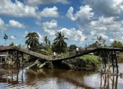 TINJAU JEMBATAN ROBOH, SUJIWO : PEMBANGUNAN DITARGET 2027 SENILAI RP 25 MILIAR*