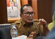 PEMKAB KUBU RAYA KOMITMEN JEMBATANI KONFLIK MASYARAKAT DESA AMBAWANG DAN PT. SINTANG RAYA.*