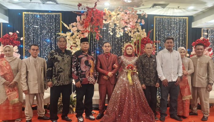 Ketua DPC LPM Pontianak Utara Sampaikan Ucapan Selamat pada Resepsi Pernikahan Putra Panglima Besar Adi Hermansyah (Adi Black)*
