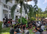 *Ratusan Sopir Truk Geruduk DPRD Mempawah, Desak Usut Dugaan Penimbunan Solar Subsidi dan Praktik Pengangsuan BBM*